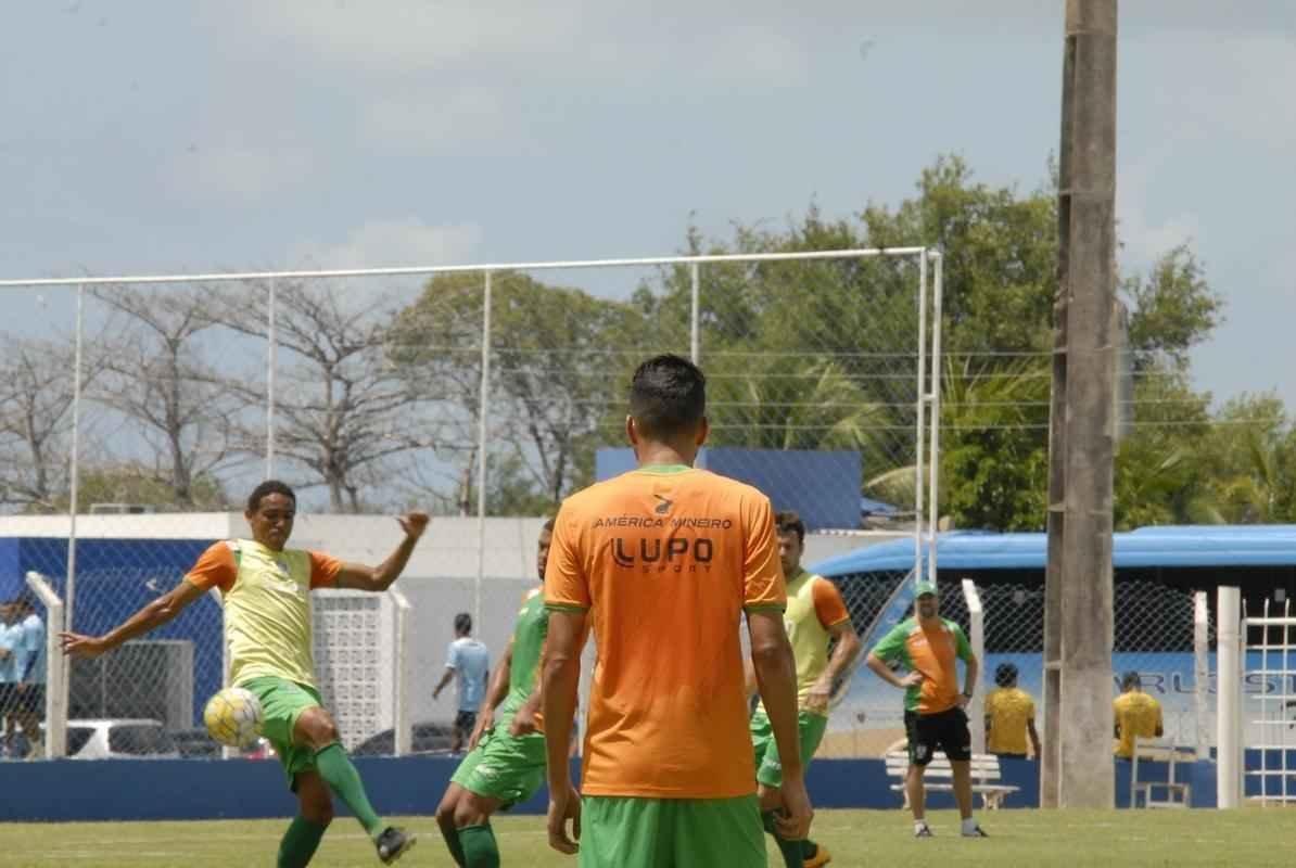 Amrica treina em Macei, no campo do CSA, para enfrentar o Murici-AL, pela Copa do Brasil