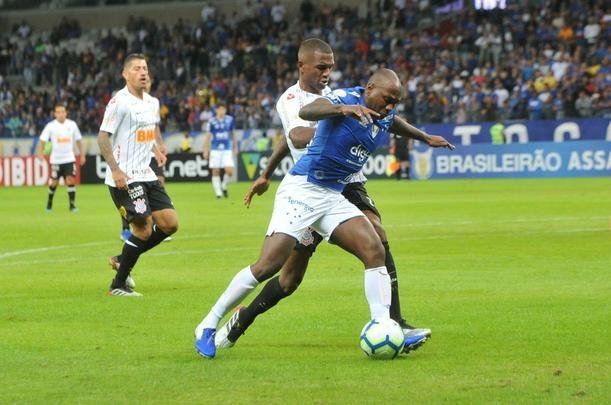 Fotos de Cruzeiro x Corinthians, no Mineiro, pela oitava rodada do Campeonato Brasileiro