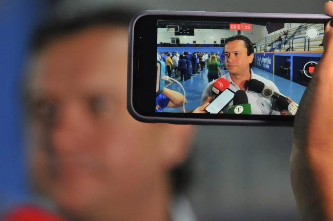 Conselheiros e associados do Cruzeiro durante votao de mudana do Estatuto do clube. Assembleia geral autorizou venda de at 90% das aes da SAF para investidores. Houve festa dos cruzeirenses no Parque Esportivo do Barro Preto, em BH, devido  possibilidade de chegada de recursos para tornar o futebol mais competitivo a partir de 2022.