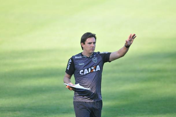 Zagueiro uruguaio Martn Rea treinou pela primeira vez com o elenco do Atltico na Cidade do Galo, j visando ao duelo de domingo, contra o Botafogo, no Rio, pelo Campeonato Brasileiro