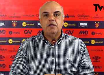 Yuri Romão fez um pronunciamento oficial em vídeo para criticar atitude do treinador, que pediu demissão em carta enviada à diretoria