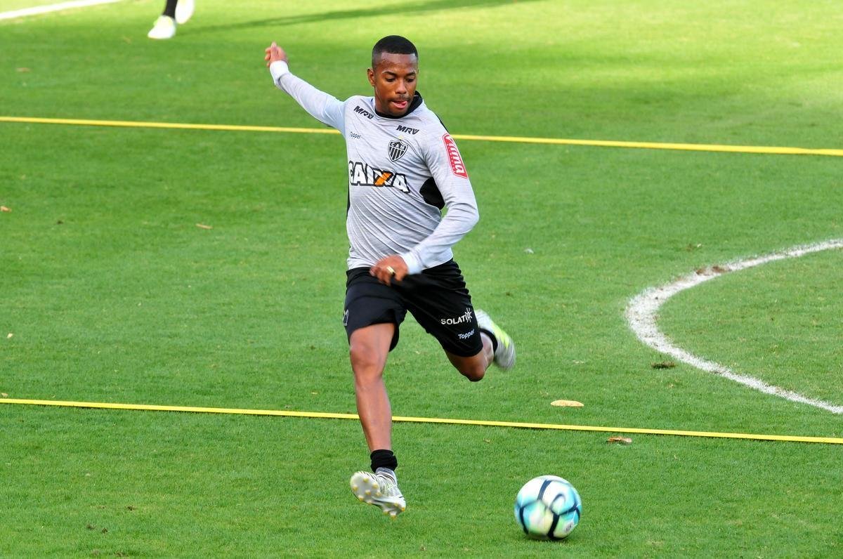 O tcnico Oswaldo de Oliveira foi apresentado na tarde desta tera-feira e, em seguida, comandou treino na Cidade do Galo