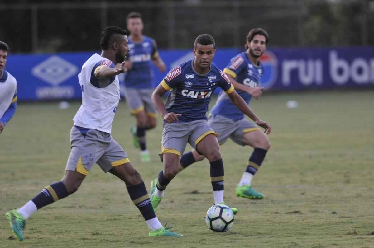Mano Menezes testou novidades no Cruzeiro para enfrentar o So Paulo na estreia do Brasileiro