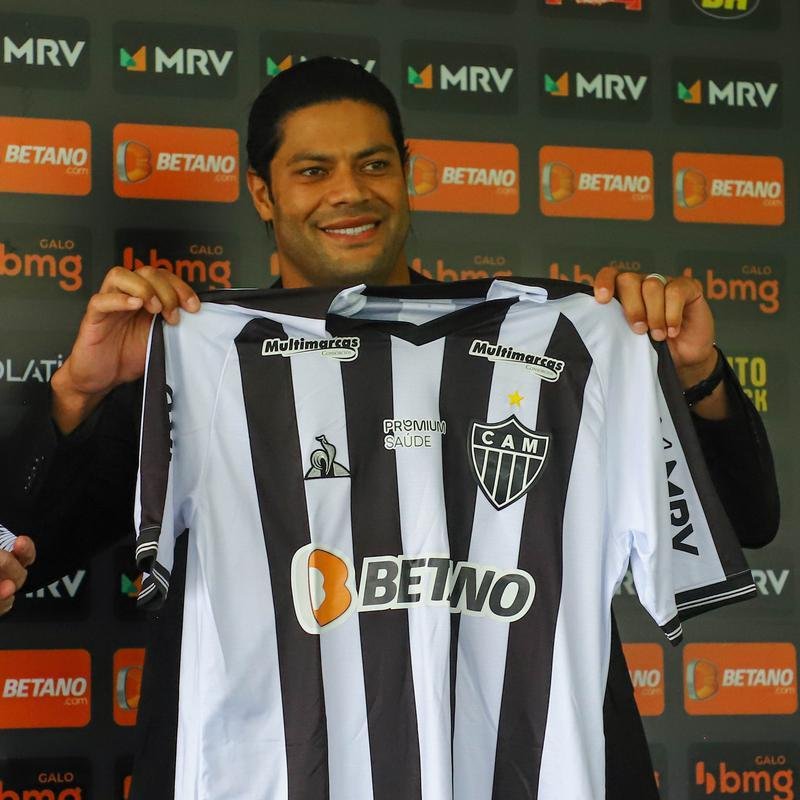 Hulk  apresentado como reforo do Atltico e conhece os companheiros na Cidade do Galo