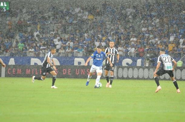 Fotos de Cruzeiro x Cear, no Mineiro, em jogo atrasado da 27 rodada do Brasileiro
