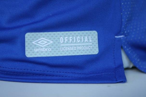 Imagens da camisa principal do Cruzeiro para a temporada de 2019