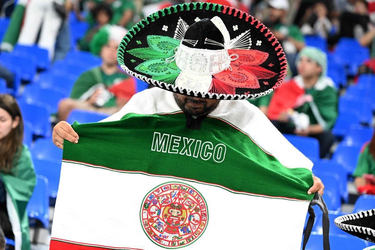 Imagens da torcida no jogo entre Mxico e Polnia pelo Grupo C da Copa do Mundo.