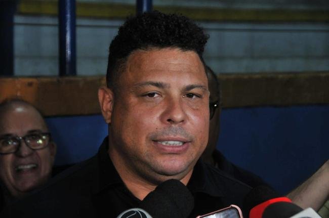 Ronaldo deu entrevista logo aps ter sua proposta aprovada pelo Conselho do Cruzeiro