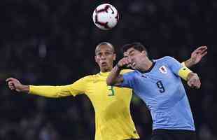 Brasil vence o Uruguai no penltimo teste da temporada. Neymar, de pnalti, garante triunfo em Londres