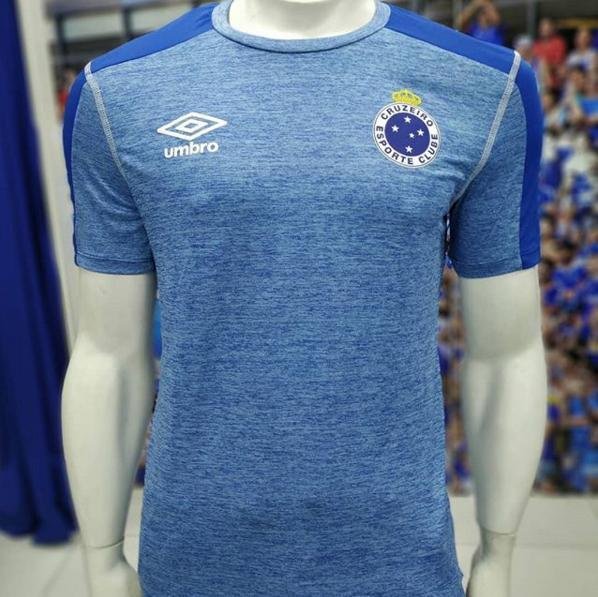 Camisa de aquecimento 2019 divulgada pelas lojas da rede Official Store