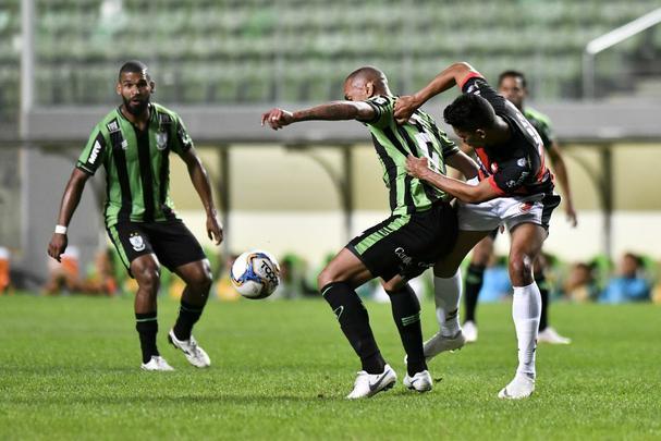 América e Oeste duelaram na noite desta terça-feira, no Independência, em jogo válido pela 11ª rodada da Série B do Campeonato Brasileiro