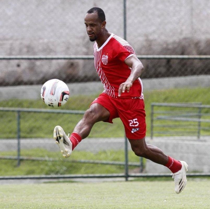 Leandro Salino, volante (Villa Nova)