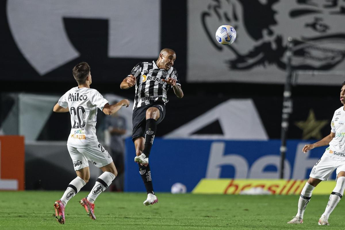 Fotos do jogo entre Santos e Atltico, na Vila Belmiro, em Santos, pela stima rodada do Campeonato Brasileiro de 2021
