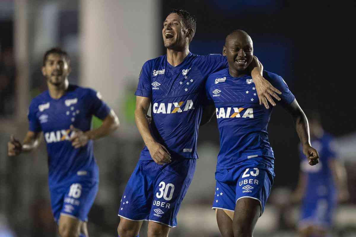 Cruzeiro goleou Vasco por 4 a 0 e causou a ira da torcida cruz-maltina em So Janurio