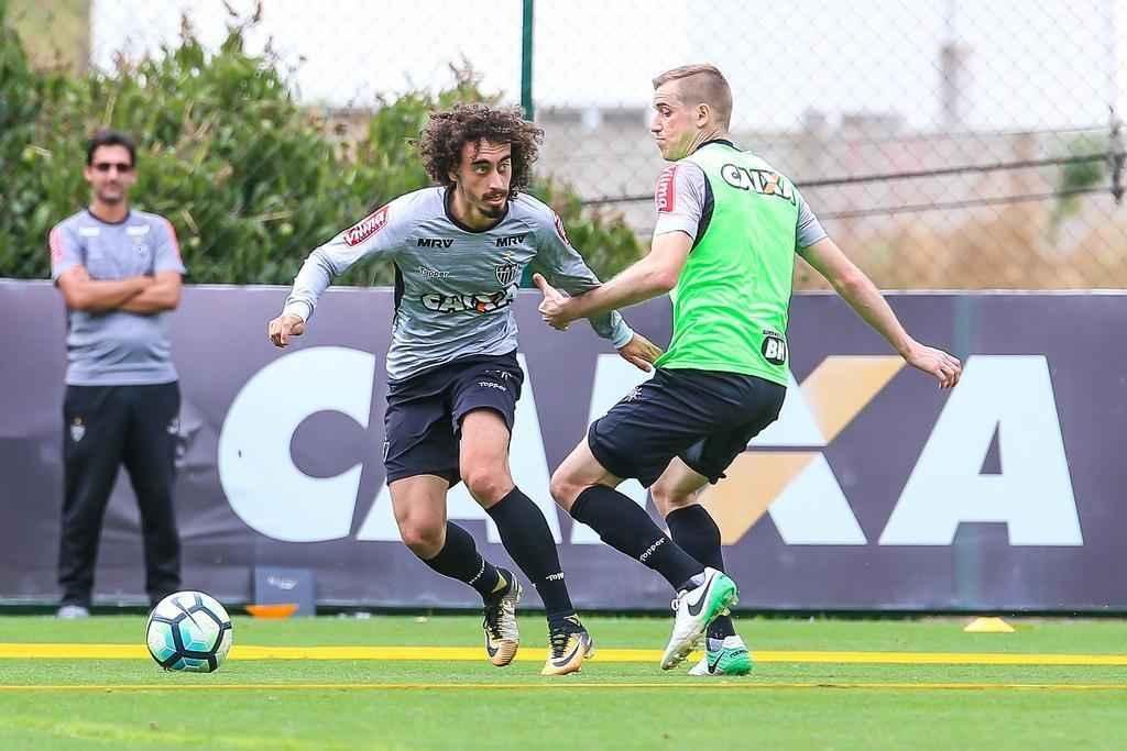 Fotos do treino de bola na cesta na Cidade do Galo