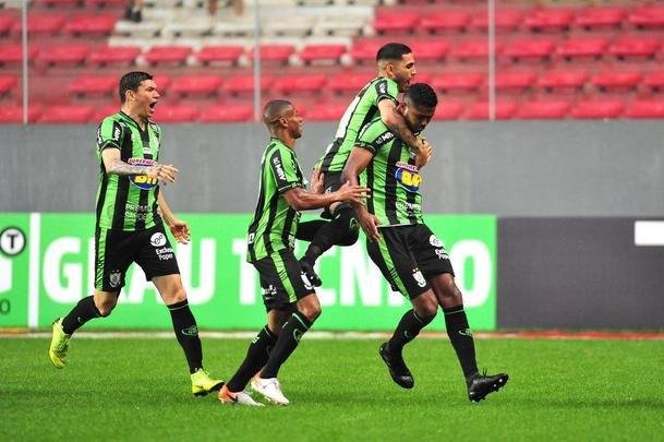 Fotos do duelo entre Amrica e Vitria, no Independncia, pela 36 rodada da Srie B do Brasileiro