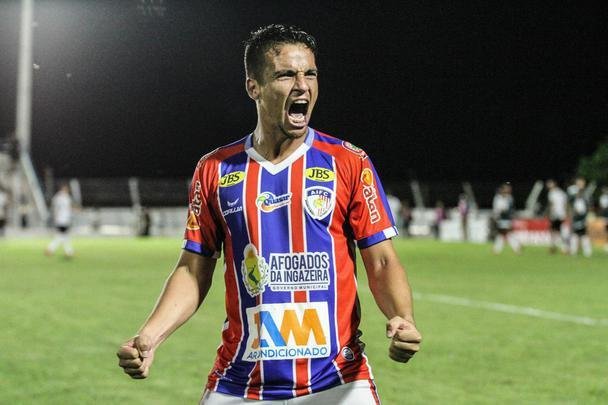 Teve 'silêncio', galo na rua e carreata e muita festa na cidade de Afogados após o apito final