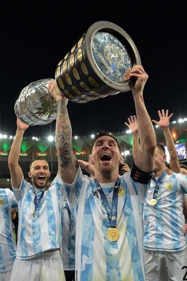 Argentina conquistou 15 ttiulo da Copa Amrica ao vencer o Brasil por 1 a 0, neste sbado, no Maracan. nico gol foi marcado por Di Mara, eleito o destaque da deciso. J o astro Lionel Messi ganhou o prmio de craque da competio.