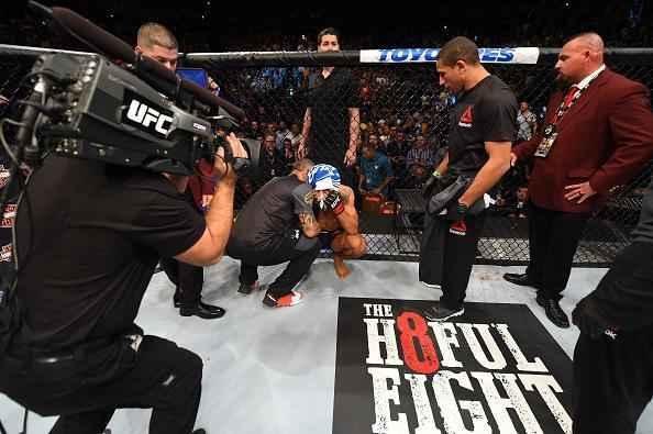 Imagens do incrível nocaute de Conor McGregor sobre José Aldo