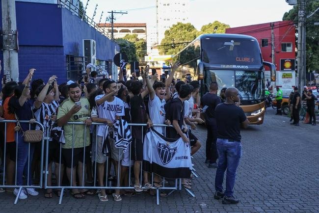 No fim da tarde desta sexta-feira (4/3), delega��o do Atl�tico desembarcou em Governador Valadares, onde enfrentar� o Democrata pelo Campeonato Mineiro.