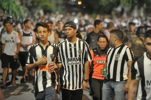 Torcida do Atltico no pr-jogo do duelo com o Defensor, no Independncia, pela Copa Libertadores
