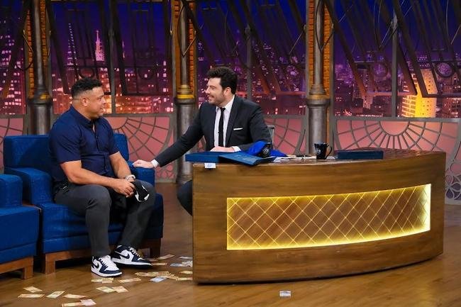 Ronaldo em participao no 'The Noite com Danilo Gentili', no SBT/Alterosa