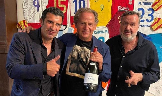 Jantar de Ronaldo em Madri com tcnico Carlo Ancelotti, campeo espanhol pelo Real Madrid, e famosos, como Figo, Hierro e Nadal