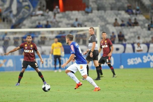 Cruzeiro e Atltico-PR jogaram no Mineiro pela terceira rodada do Grupo C da Primeira Liga