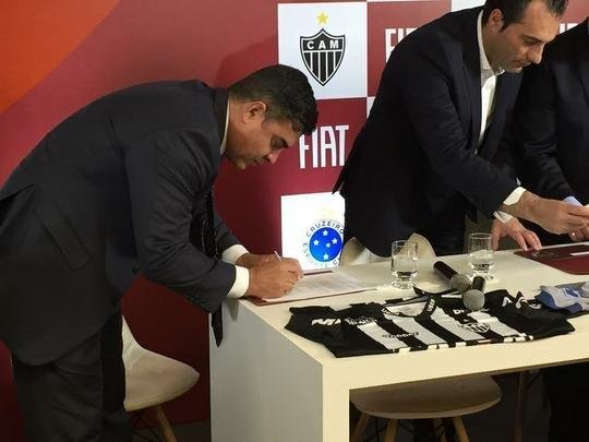 Presidentes e mascotes de Amrica, Atltico e Cruzeiro foram  fbrica da Fiat, em Betim, onde firmaram acordo comercial