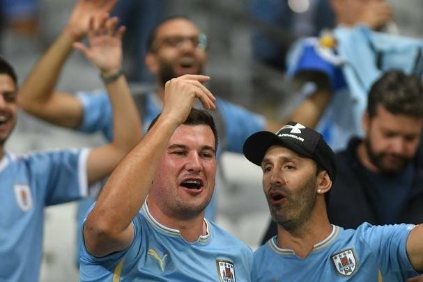 Fotos das torcidas de Uruguai e Equador no Mineiro