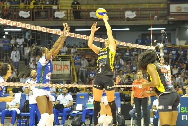 Minas x Praia: veja fotos da primeira partida da final