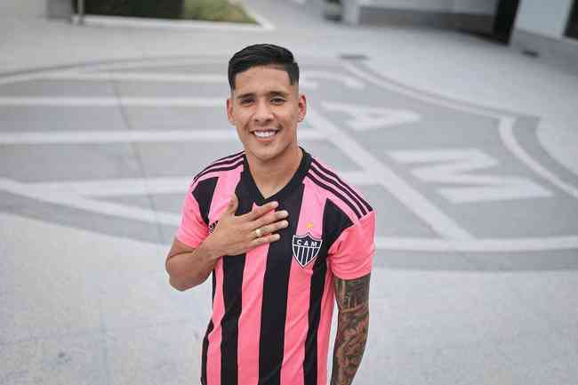 Jogadores do Atlético posam com camisa rosa; veja fotos - Superesportes