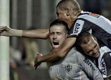 Goleiro garantiu o Galo na semifinal da Libertadores de 2013 ao defender pênalti com o pé esquerdo