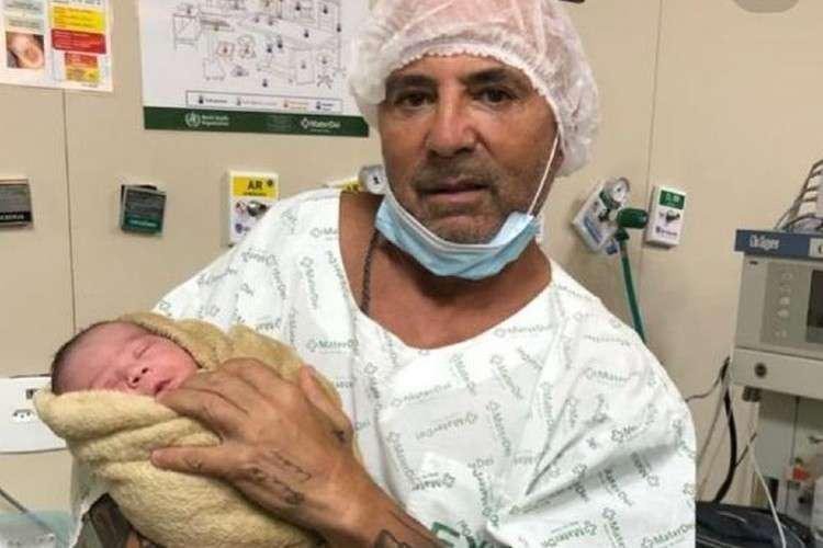 Em 8 de fevereiro de 2021, a esposa de Sampaoli, Paula Valenzuela, deu  luz ao garoto Bento, filho do treinador, em uma materinidade em Belo Horizonte