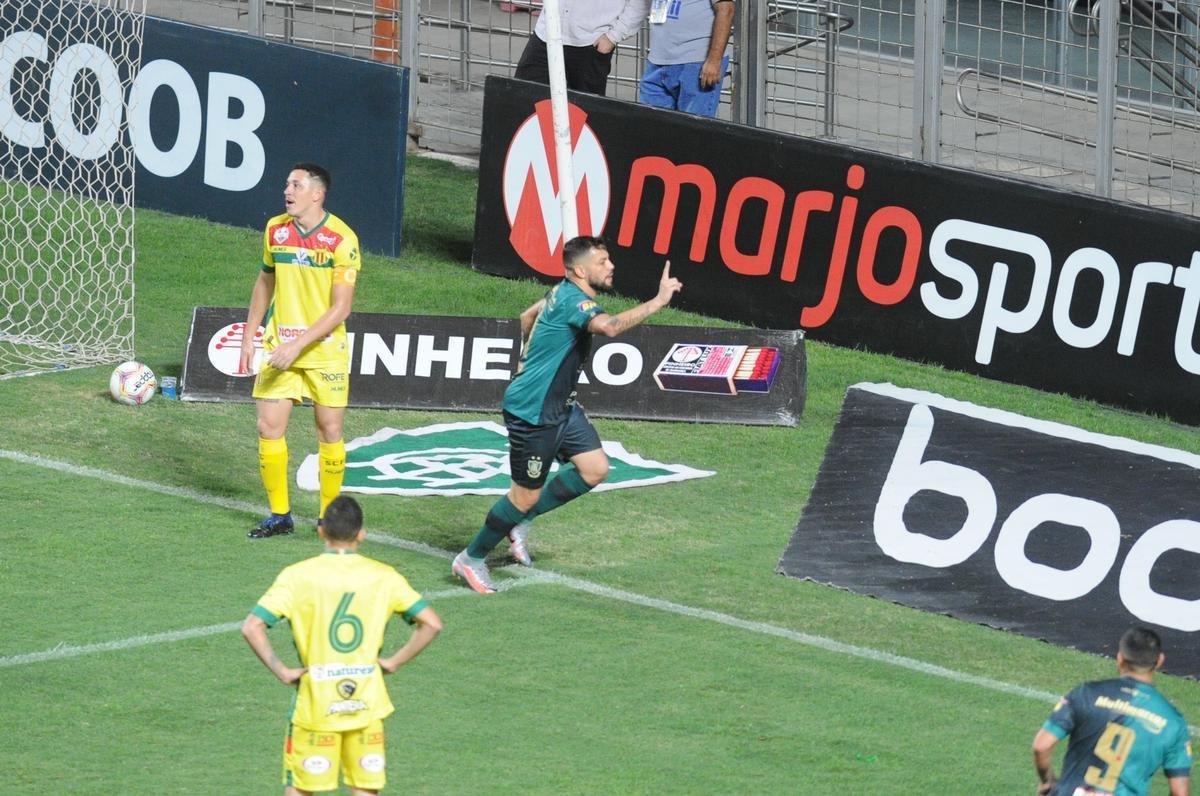 Fotos do jogo entre Amrica e Sampaio Corra, no Independncia, em Belo Horizonte, pela 27 rodada da Srie B do Campeonato Brasileiro