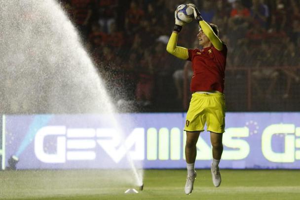 Foi sofrido, foi suado, mas o Sport voltou  Srie A. Depois de sair perdendo a partida diante da Ponte Preta, o Leo virou o jogo com dois gols de Guilherme, artilheiro da Segunda Diviso, com 17 gols e sacramentou o acesso na ltima partida em seu reduto no ano