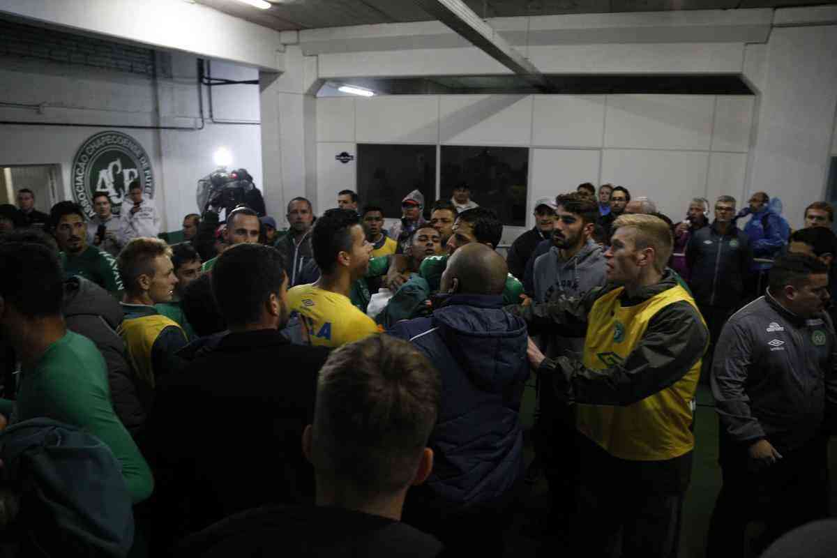 Confuso entre jogadores de Chapecoense e Cruzeiro foi generalizada aps jogo na Arena Cond