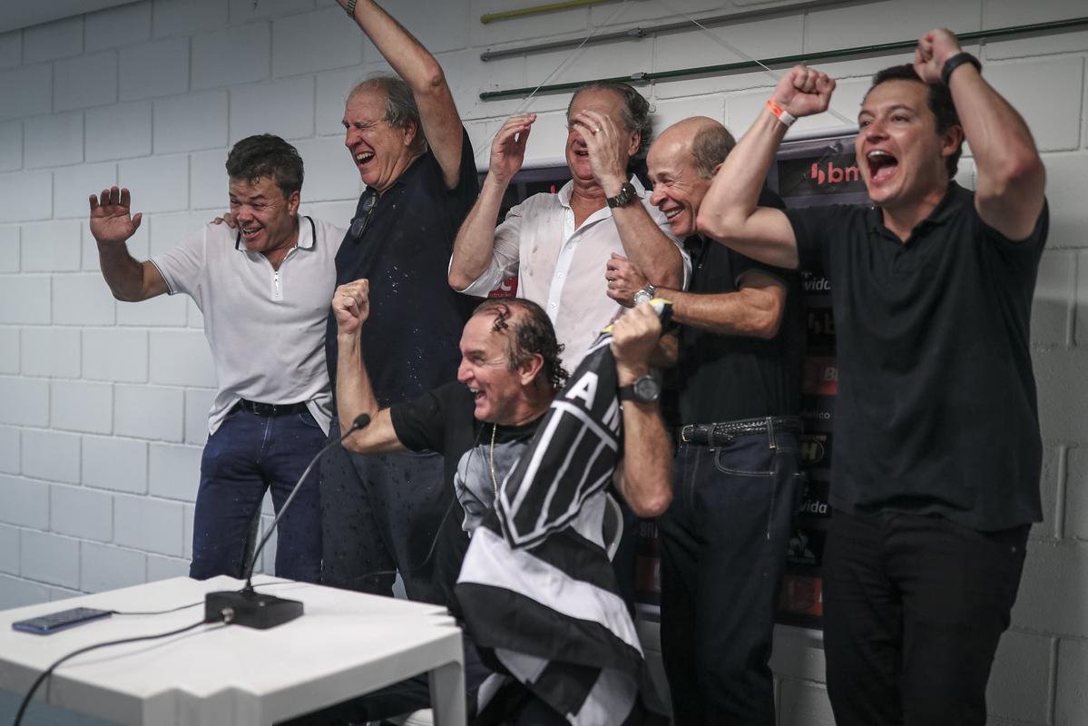 Bastidores da festa do Atltico em comemorao ao ttulo brasileiro