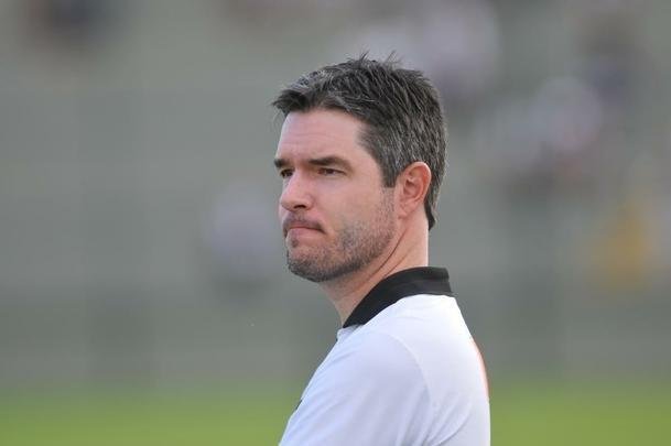 Diogo Giacomini, ex-auxiliar e tcnico interino do Atltico, dirige hoje o Coimbra, de Nova Lima