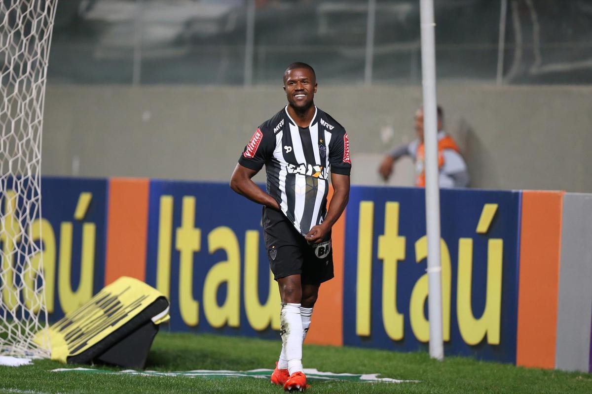 Carlos Csar (lateral-direito)