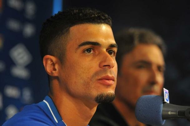 Cruzeiro apresentou o lateral-esquerdo Egdio como novo reforo para a temporada 2018