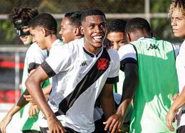 Rayan, de 16 anos, já fez dois jogos como profissional do Vasco, mas recentemente voltou para o time sub-17