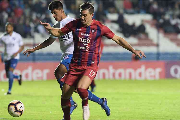 Atlético Nacional empata com Cerro e pega Chapecoense na final