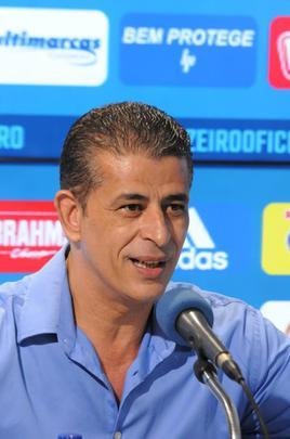 Fotos da apresentao do atacante Marcelo Moreno como novo reforo do Cruzeiro para 2020. Duante entrevista, jogador foi acompanhado pela esposa Marilisy Antonelli e pela filha, Maria Clara