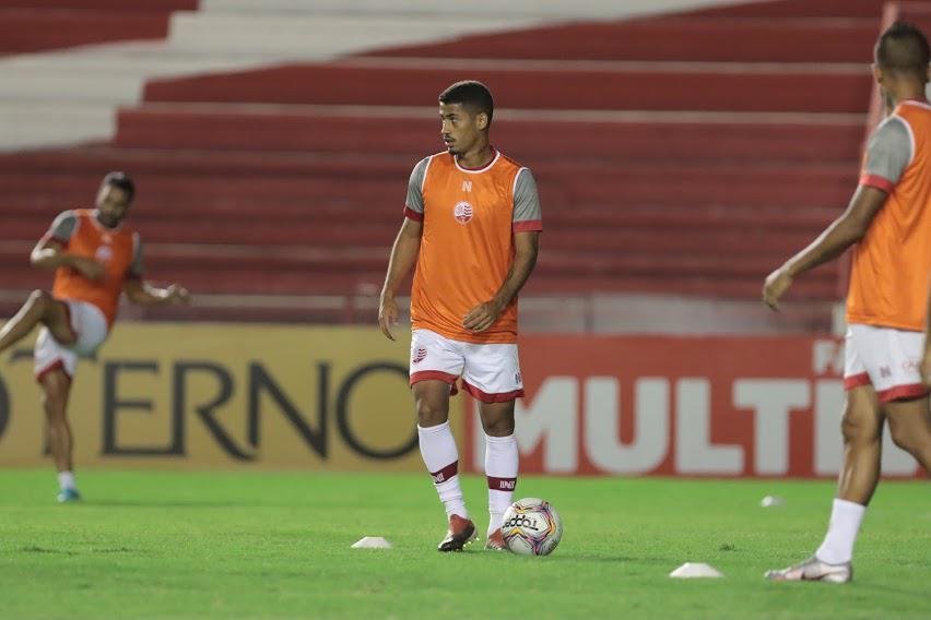 Nutico pressiona na segunda etapa, mas no consegue marcar gol em casa e fica no 0 a 0 com o Vitria. Alvirrubros ao menos impediram crescimento de sequncias de derrotas diante de rival direto na briga contra o rebaixamento