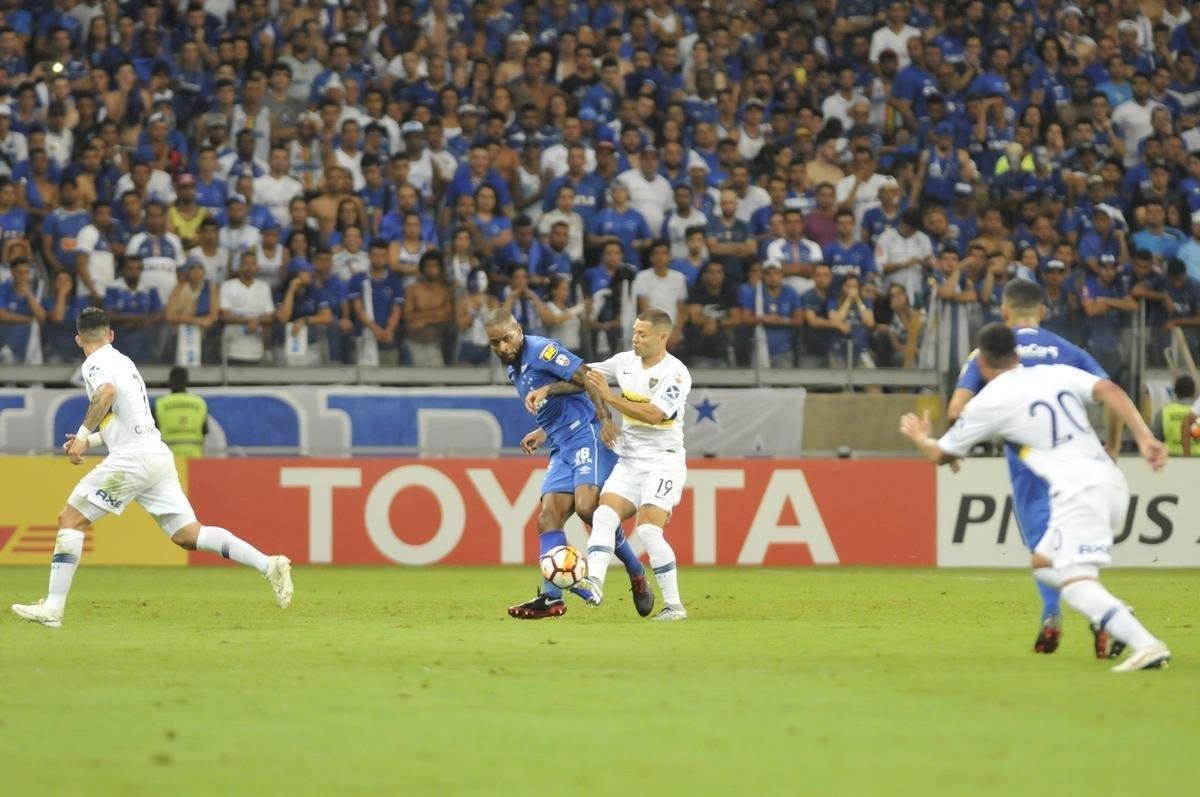 Lances do primeiro tempo de Cruzeiro e Boca Juniors, no Mineiro, pela Copa Libertadores