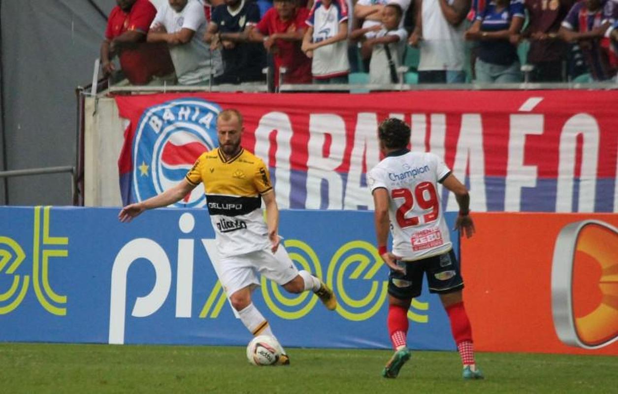 3 Bahia 2 x 1 Cricima - 33.345 torcedores, na Arena Fonte Nova, pela 10 rodada