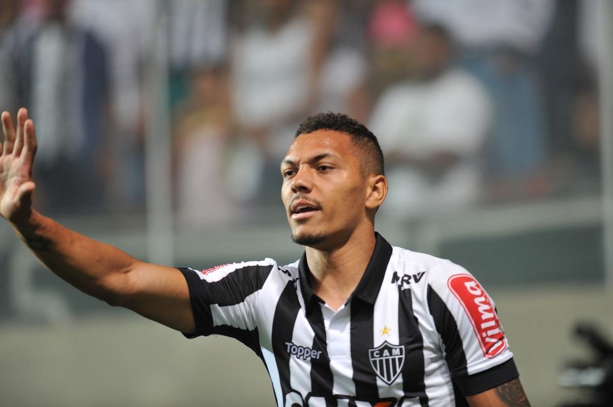 Alex Silva deixou o Atltico, que o emprestou ao Gois.