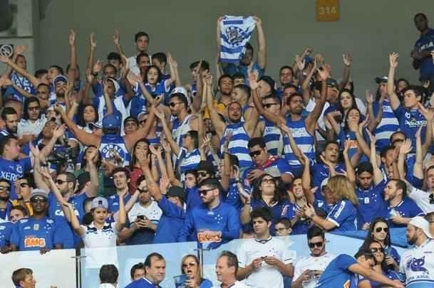 Torcida do Cruzeiro compareceu em bom nmero ao Mineiro para partida contra o Vitria pelo Brasileiro