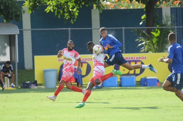 Cruzeiro venceu Democrata de Sete Lagoas por 5 a 1, nesta tera-feira, na Toca da Raposa II